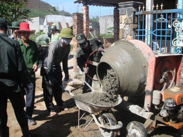 Trộn bê tông thủ công